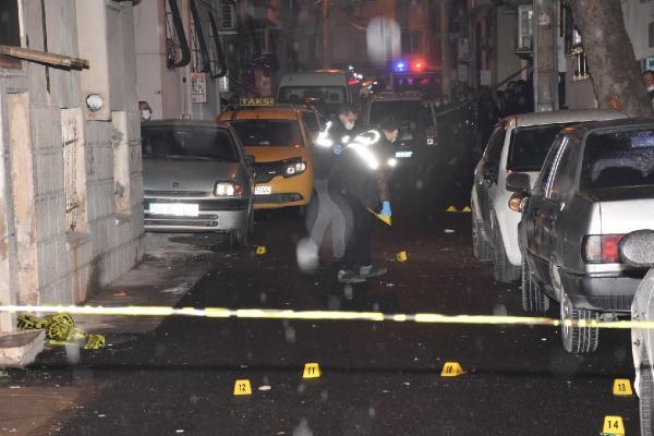 İzmir'de barışmak için buluşan iki aile silahla çatıştı